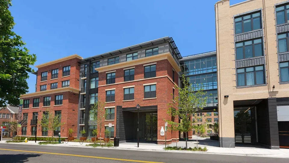 3 Bed 2 Bath Contemporary High-Rise Condo in Alexandria, VA - 2