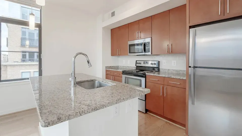 3 Bed 2 Bath Contemporary High-Rise Condo in Alexandria, VA - 4