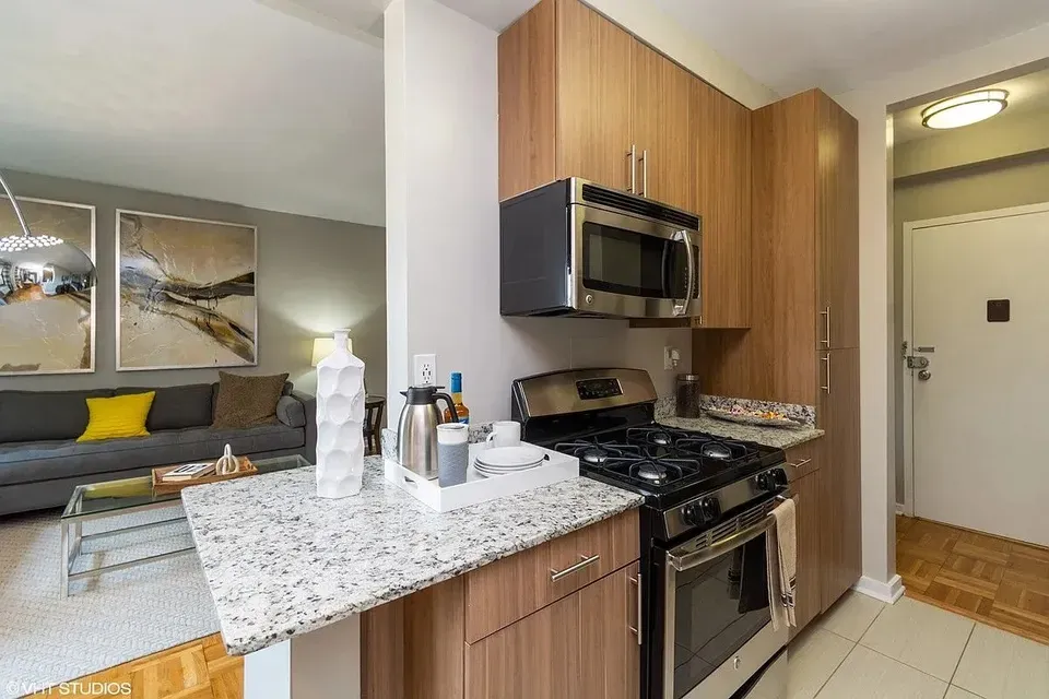 3 Bed 2 Bath Contemporary High-Rise Condo in Alexandria, VA - 3