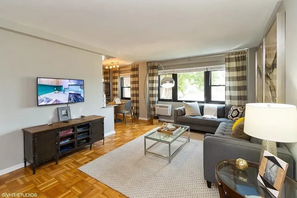 3 Bed 2 Bath Contemporary High-Rise Condo in Alexandria, VA - 4