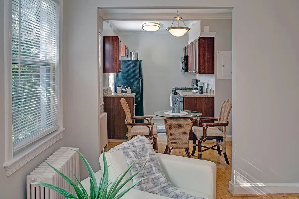 3 Bed 2 Bath Contemporary High-Rise Condo in Alexandria, VA - 5