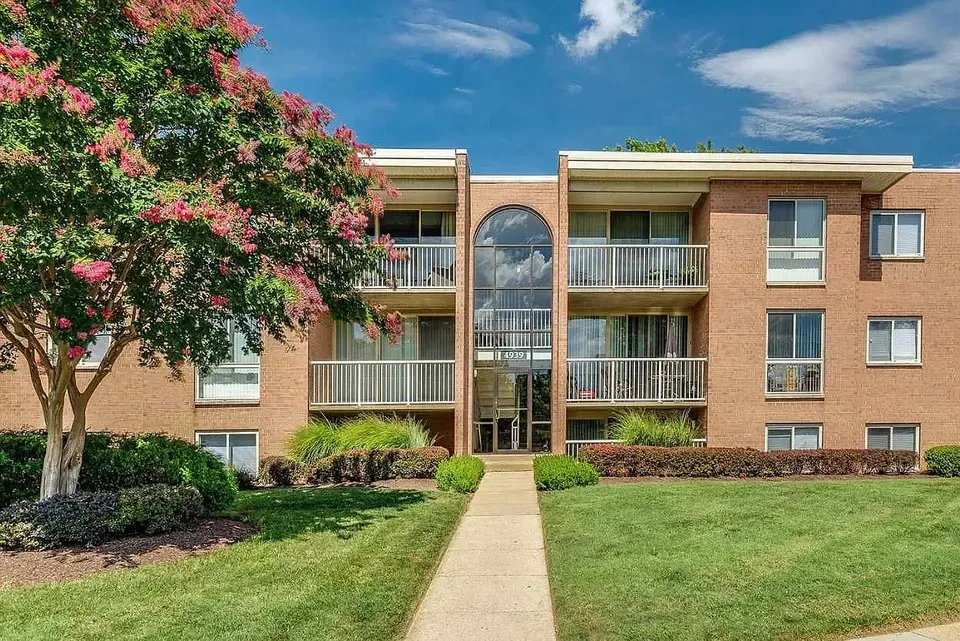 3 Bed 2 Bath Contemporary High-Rise Condo in Alexandria, VA - 1