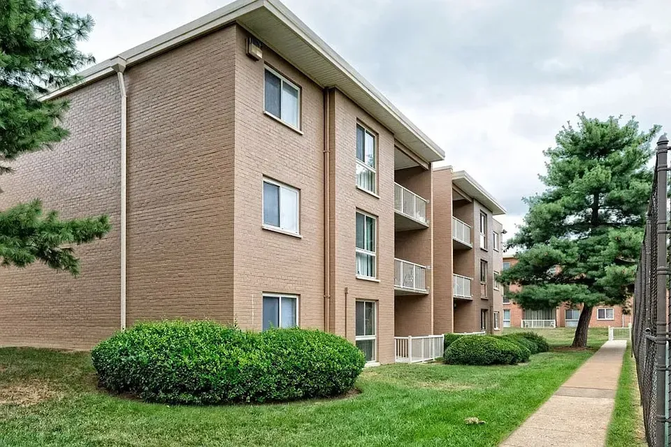 3 Bed 2 Bath Contemporary High-Rise Condo in Alexandria, VA - 3