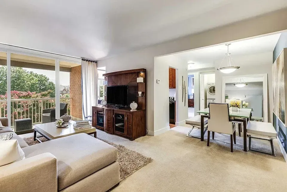 3 Bed 2 Bath Contemporary High-Rise Condo in Alexandria, VA - 4