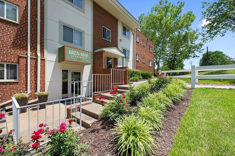 3 Bed 2 Bath Contemporary High-Rise Condo in Alexandria, VA - 2