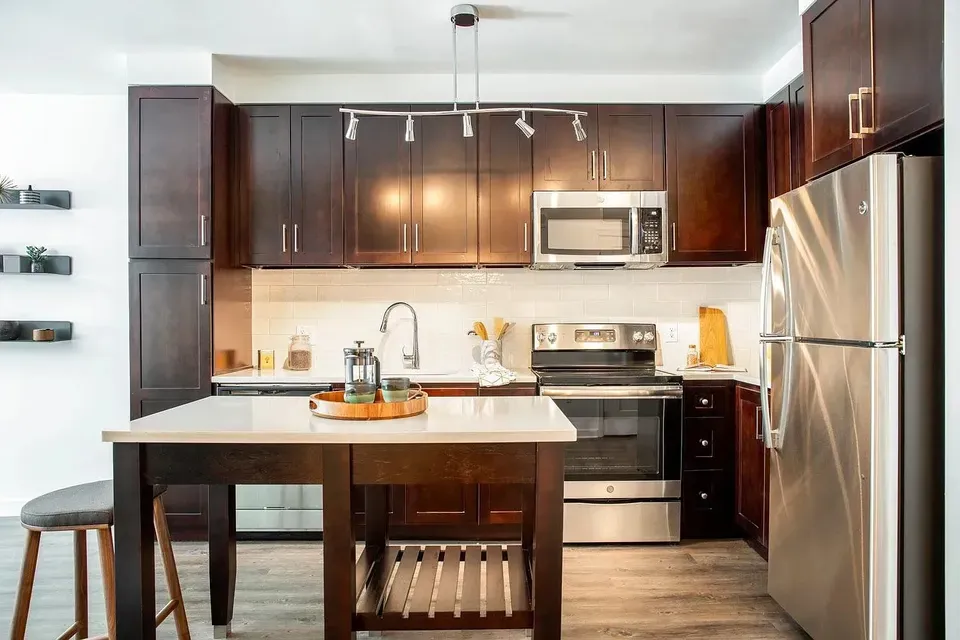 3 Bed 2 Bath Contemporary High-Rise Condo in Alexandria, VA - 5