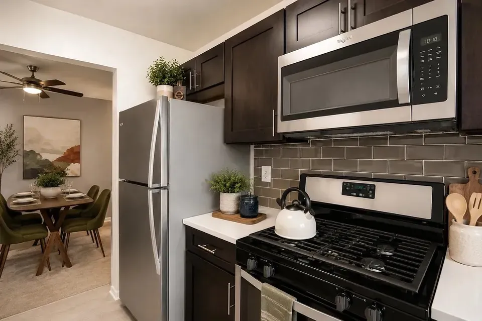 3 Bed 2 Bath Contemporary High-Rise Condo in Alexandria, VA - 2
