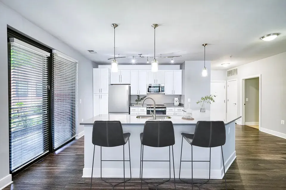 3 Bed 2 Bath Contemporary High-Rise Condo in Alexandria, VA - 5