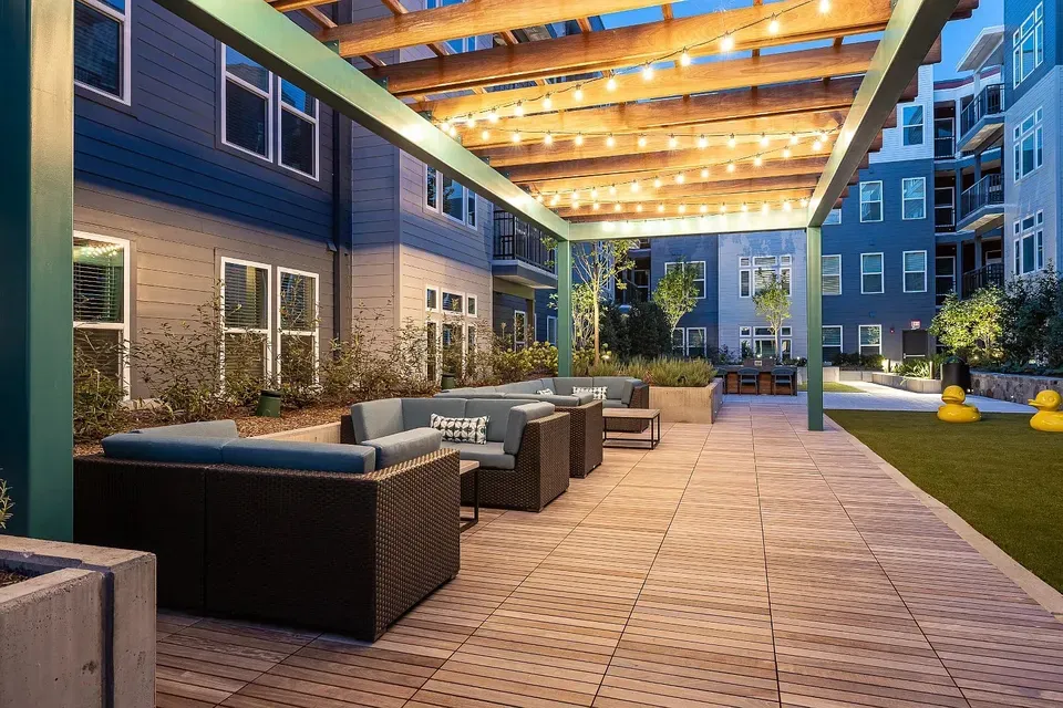 3 Bed 2 Bath Contemporary High-Rise Condo in Alexandria, VA - 4