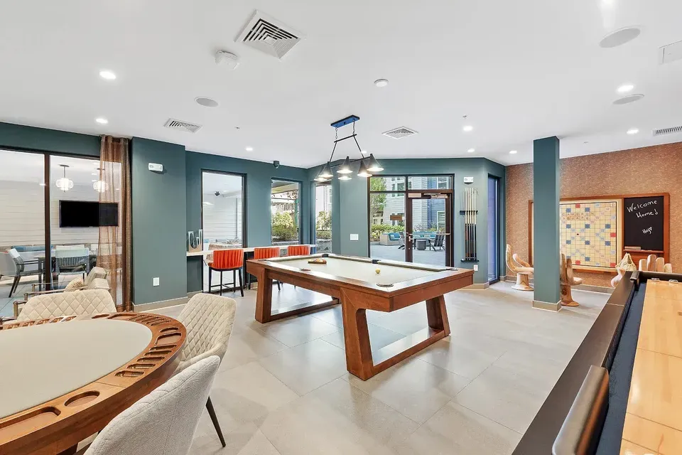 3 Bed 2 Bath Contemporary High-Rise Condo in Alexandria, VA - 5