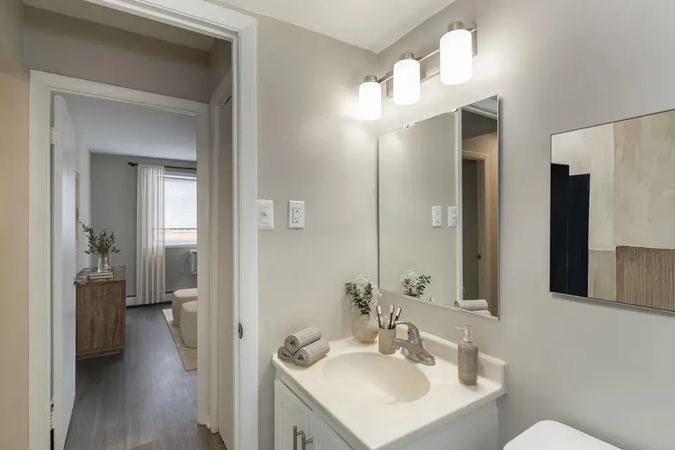 3 Bed 2 Bath Contemporary High-Rise Condo in Alexandria, VA - 4