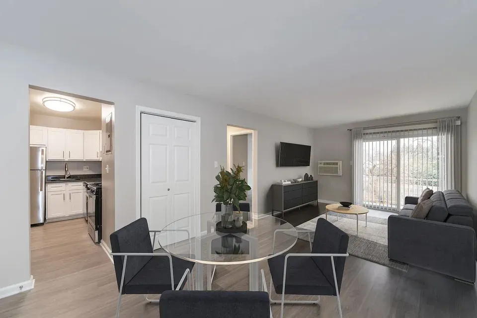 3 Bed 2 Bath Contemporary High-Rise Condo in Alexandria, VA - 5