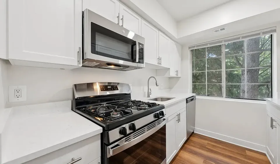 3 Bed 2 Bath Contemporary High-Rise Condo in Alexandria, VA - 1