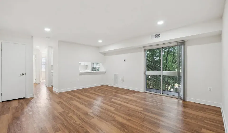 3 Bed 2 Bath Contemporary High-Rise Condo in Alexandria, VA - 2