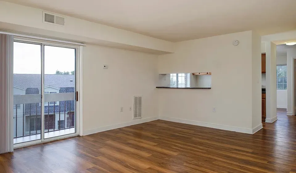 3 Bed 2 Bath Contemporary High-Rise Condo in Alexandria, VA - 5