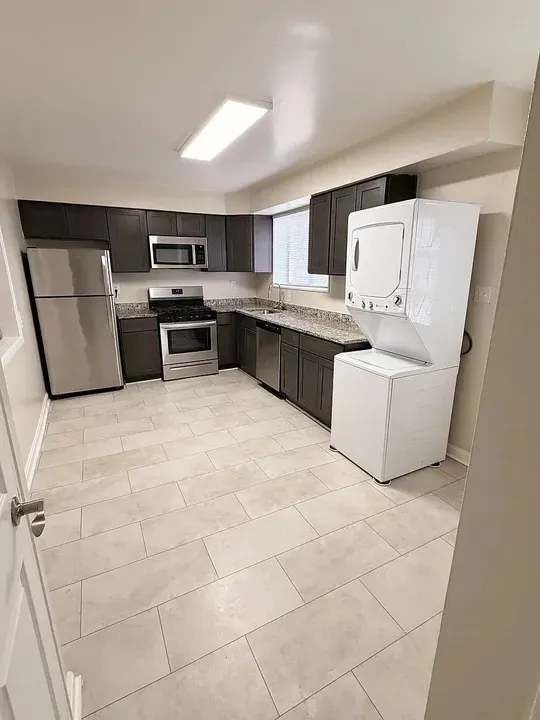 3 Bed 2 Bath Contemporary High-Rise Condo in Alexandria, VA - 3