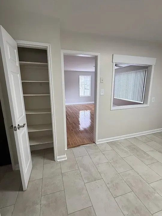 3 Bed 2 Bath Contemporary High-Rise Condo in Alexandria, VA - 4