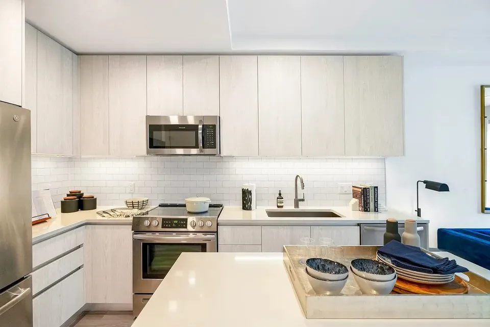 3 Bed 2 Bath Contemporary High-Rise Condo in Alexandria, VA - 4