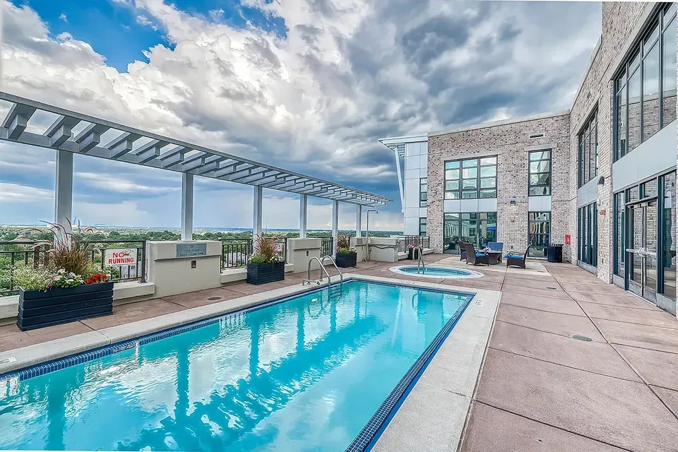 3 Bed 2 Bath Contemporary High-Rise Condo in Alexandria, VA - 3