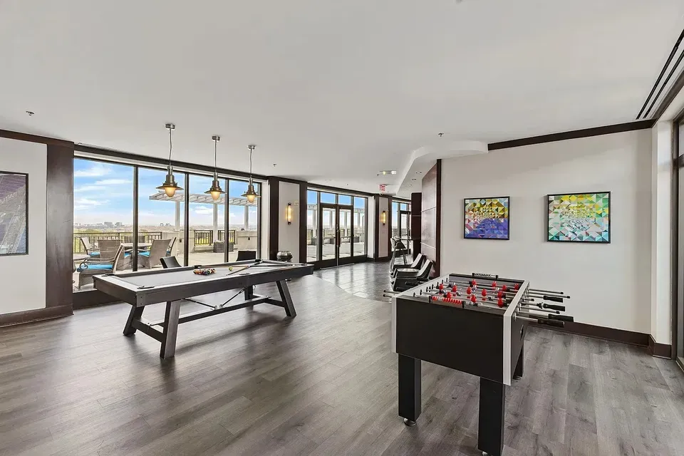 3 Bed 2 Bath Contemporary High-Rise Condo in Alexandria, VA - 4