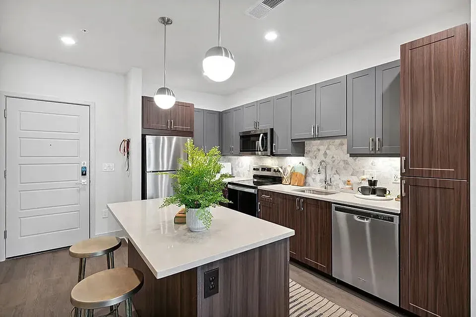 3 Bed 2 Bath Contemporary High-Rise Condo in Alexandria, VA - 3