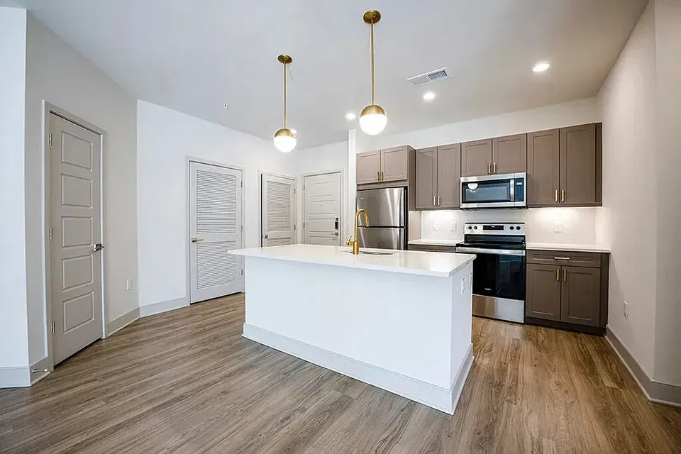3 Bed 2 Bath Contemporary High-Rise Condo in Alexandria, VA - 5