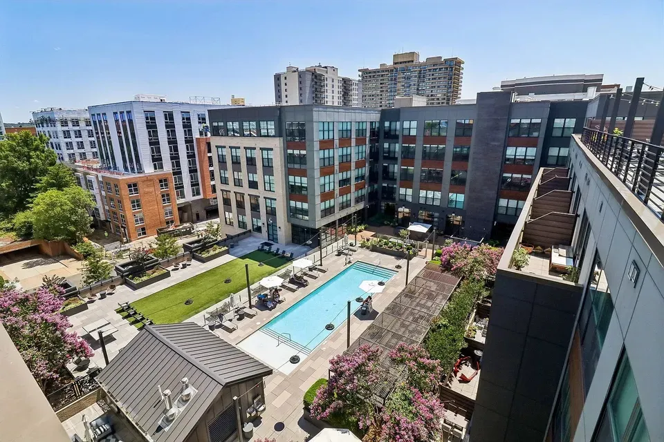 3 Bed 2 Bath Contemporary High-Rise Condo in Alexandria, VA - 1