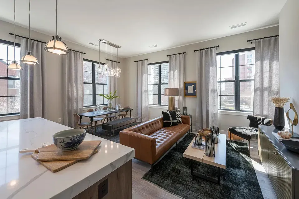 3 Bed 2 Bath Contemporary High-Rise Condo in Alexandria, VA - 5
