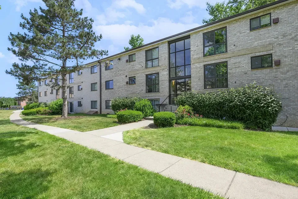 3 Bed 2 Bath Contemporary High-Rise Condo in Alexandria, VA - 3