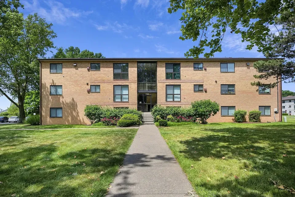 3 Bed 2 Bath Contemporary High-Rise Condo in Alexandria, VA - 4