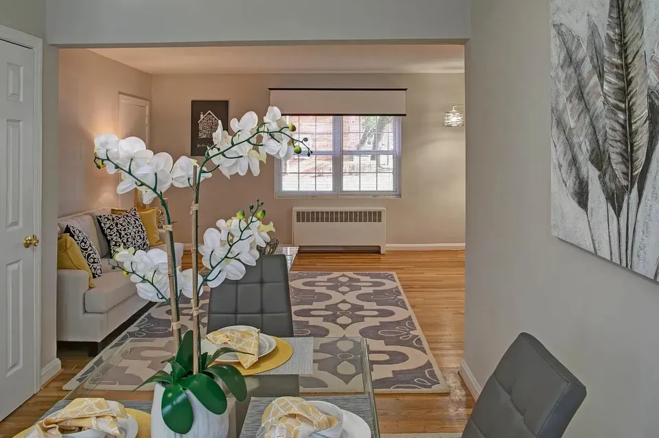 3 Bed 2 Bath Contemporary High-Rise Condo in Alexandria, VA - 5