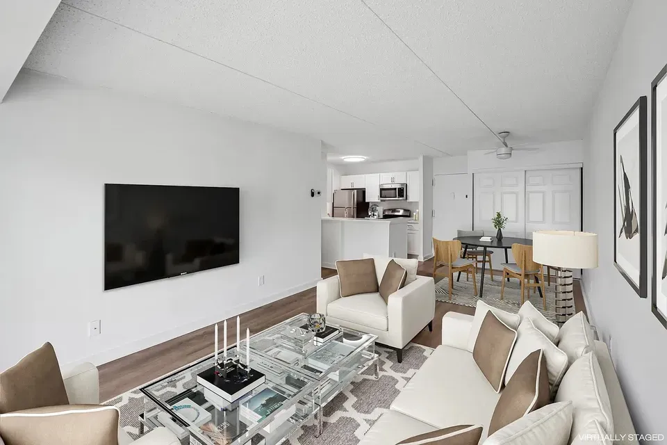 3 Bed 2 Bath Contemporary High-Rise Condo in Alexandria, VA - 2