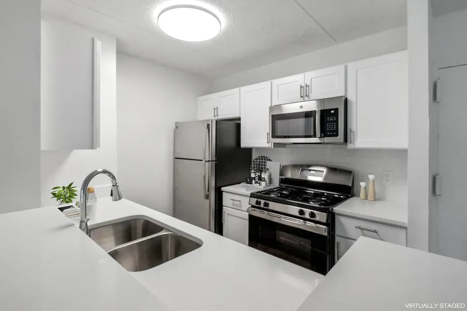 3 Bed 2 Bath Contemporary High-Rise Condo in Alexandria, VA - 3