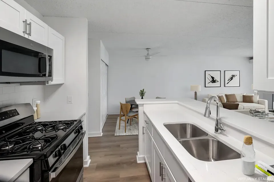 3 Bed 2 Bath Contemporary High-Rise Condo in Alexandria, VA - 4