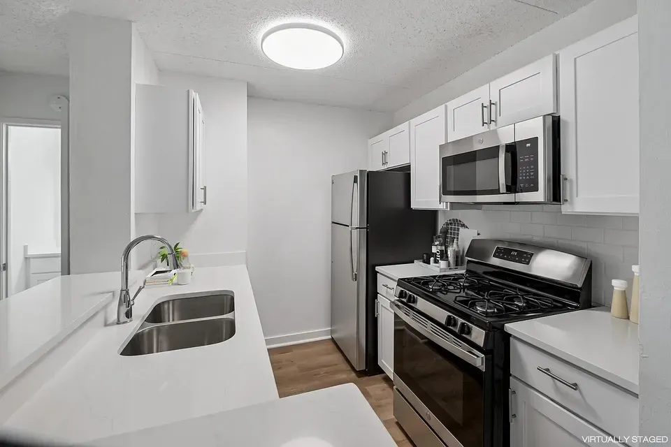3 Bed 2 Bath Contemporary High-Rise Condo in Alexandria, VA - 5