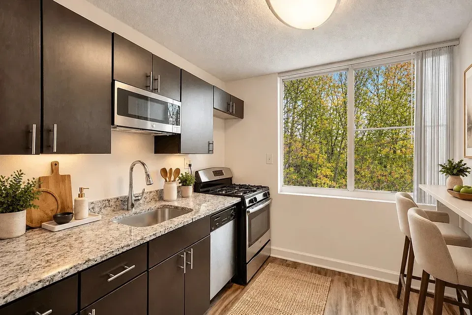 3 Bed 2 Bath Contemporary High-Rise Condo in Alexandria, VA - 3