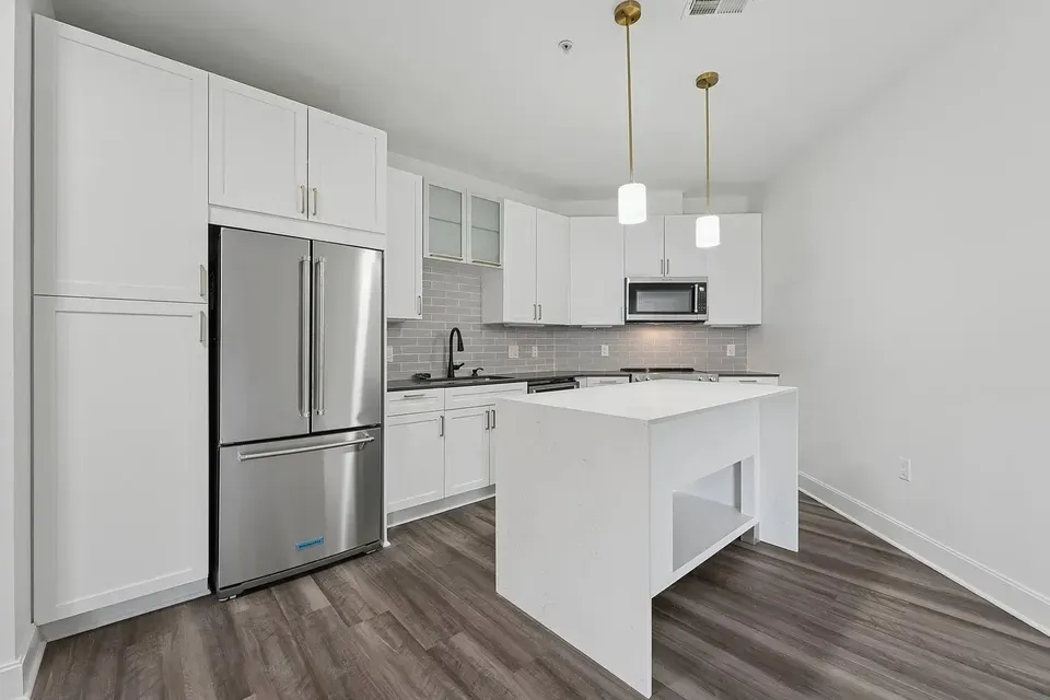 3 Bed 2 Bath Contemporary High-Rise Condo in Alexandria, VA - 3