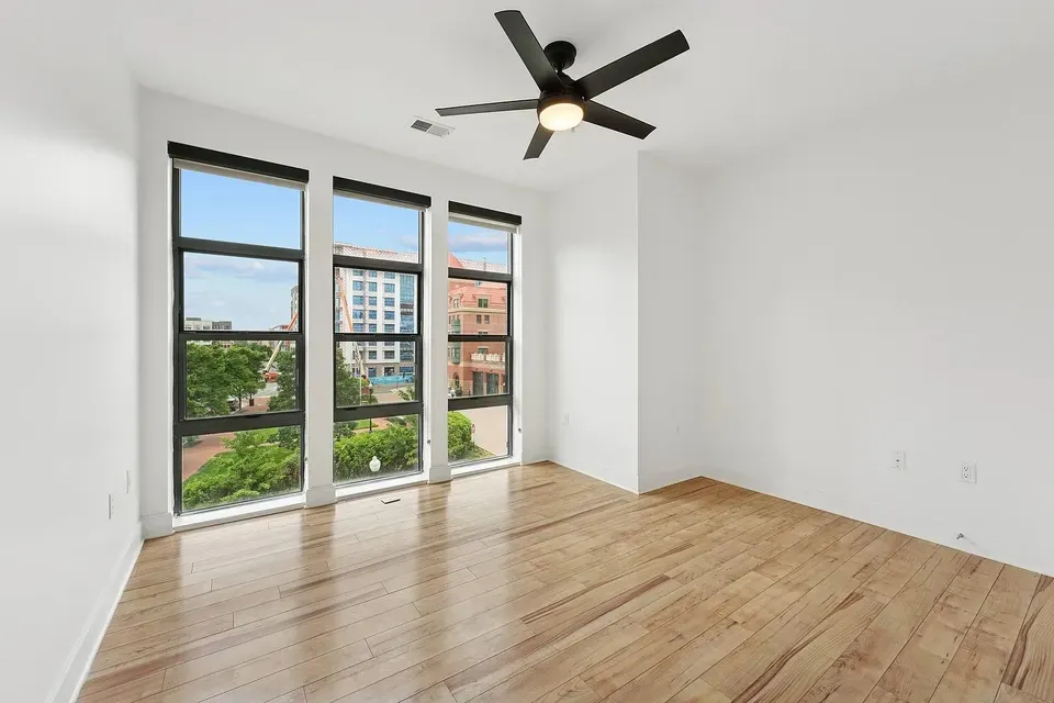 3 Bed 2 Bath Contemporary High-Rise Condo in Alexandria, VA - 4