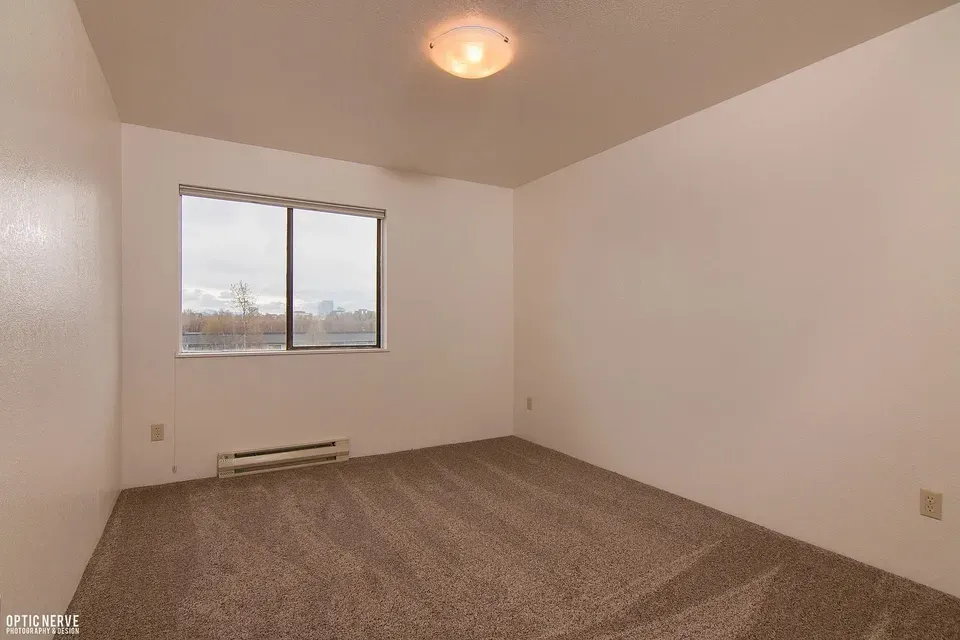 3 Bed 2 Bath Contemporary High-Rise Condo in Anchorage, AK - 4