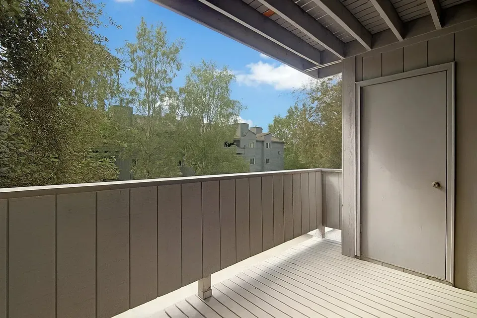3 Bed 2 Bath Contemporary High-Rise Condo in Anchorage, AK - 4