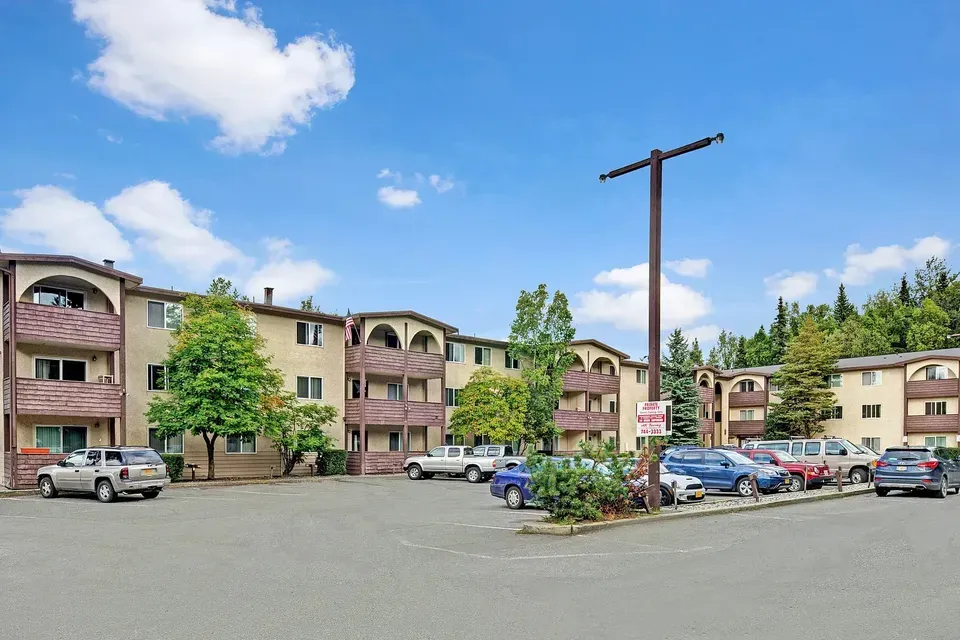 3 Bed 2 Bath Contemporary High-Rise Condo in Anchorage, AK - 1