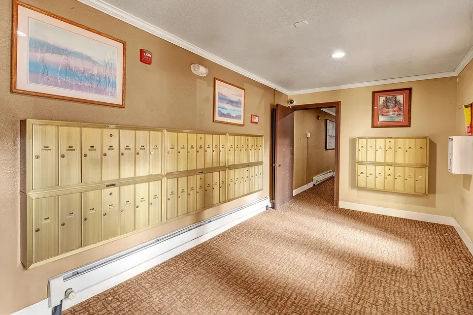 3 Bed 2 Bath Contemporary High-Rise Condo in Anchorage, AK - 3