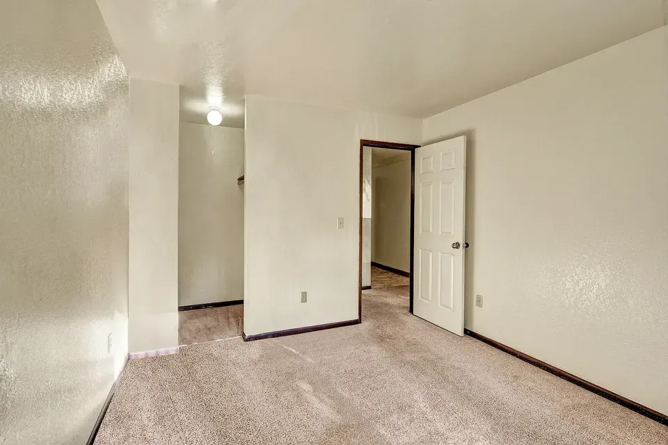 3 Bed 2 Bath Contemporary High-Rise Condo in Anchorage, AK - 4