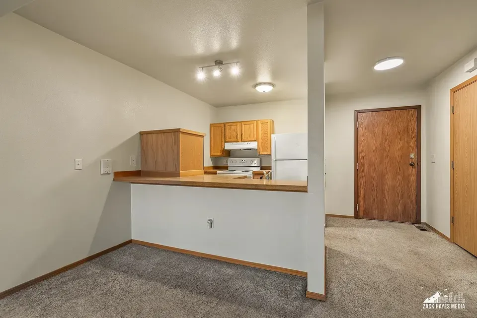 3 Bed 2 Bath Contemporary High-Rise Condo in Anchorage, AK - 2