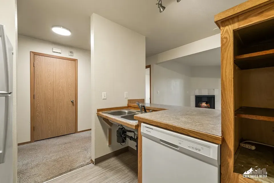 3 Bed 2 Bath Contemporary High-Rise Condo in Anchorage, AK - 3