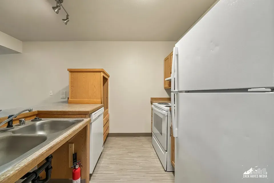 3 Bed 2 Bath Contemporary High-Rise Condo in Anchorage, AK - 4