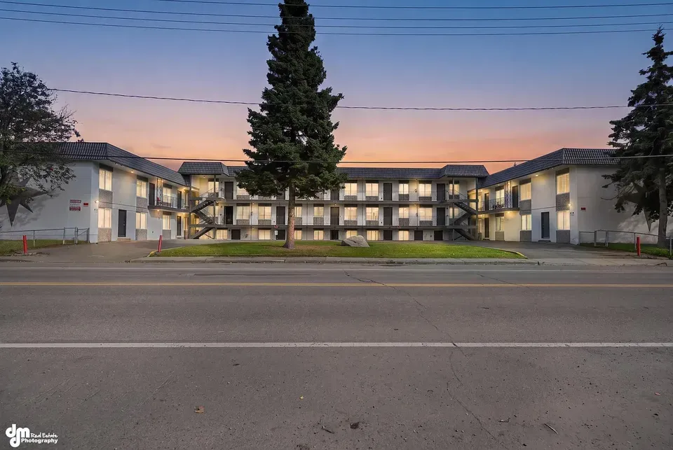 3 Bed 2 Bath Contemporary High-Rise Condo in Anchorage, AK - 1