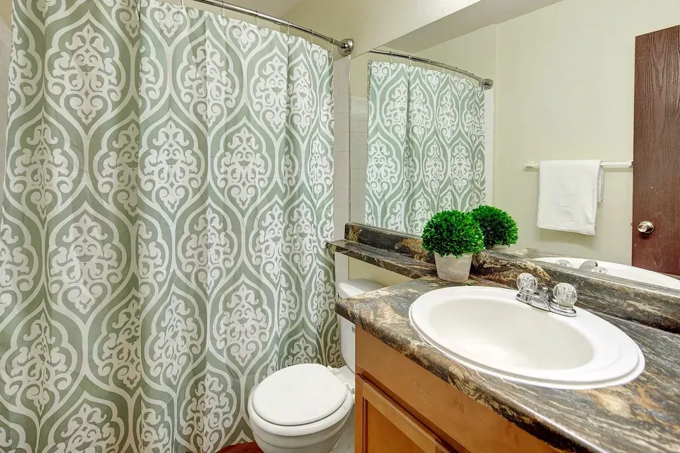 3 Bed 2 Bath Contemporary High-Rise Condo in Anchorage, AK - 5