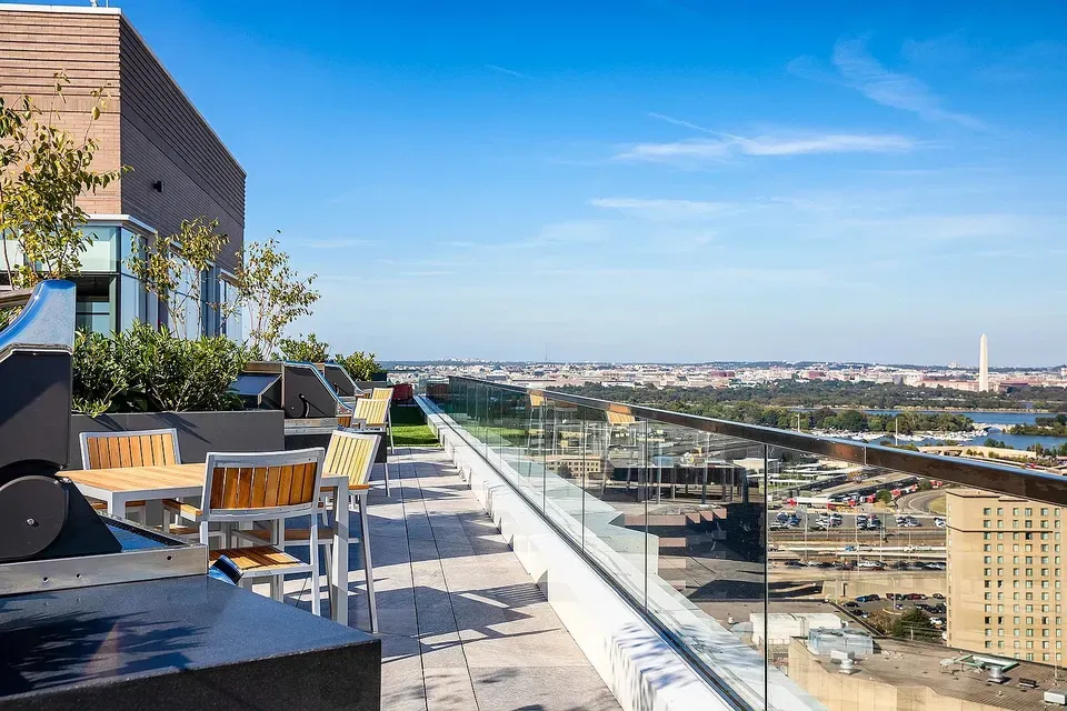 3 Bed 2 Bath Contemporary High-Rise Condo in Arlington, VA - 5