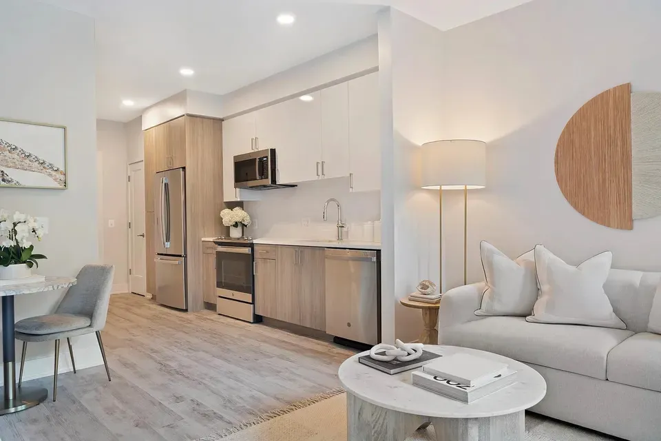 3 Bed 2 Bath Contemporary High-Rise Condo in Arlington, VA - 4